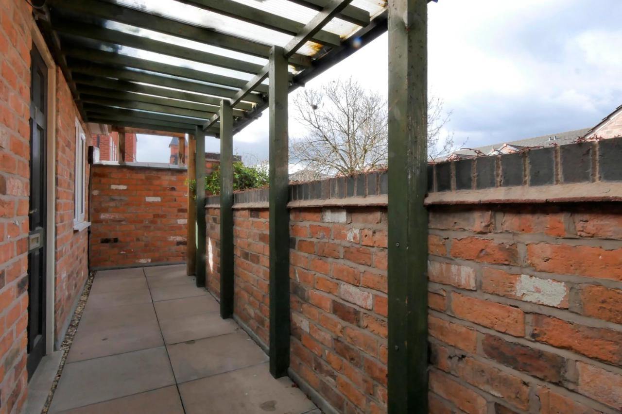Crewe Short Lets 6 Victoria Court, Crewe Apartment Exterior photo