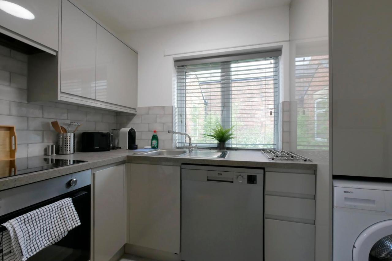 Crewe Short Lets 6 Victoria Court, Crewe Apartment Exterior photo